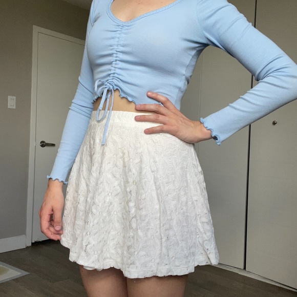 White lace mini skirt - Picture 3 of 4